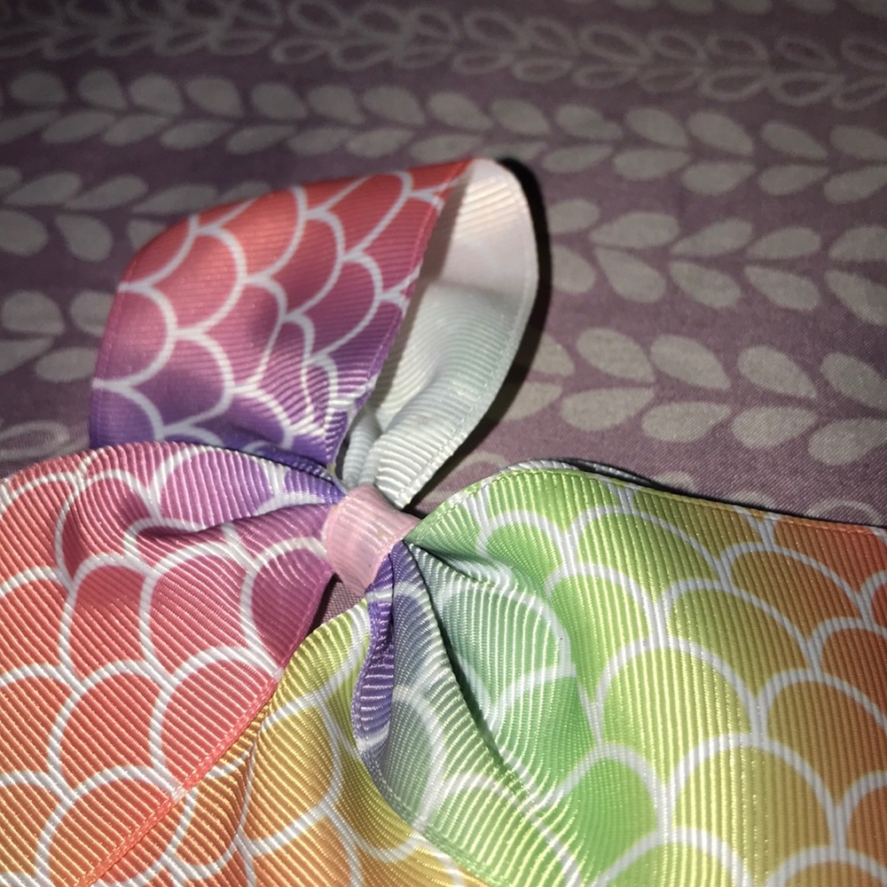 A bow - Picture 2 of 3